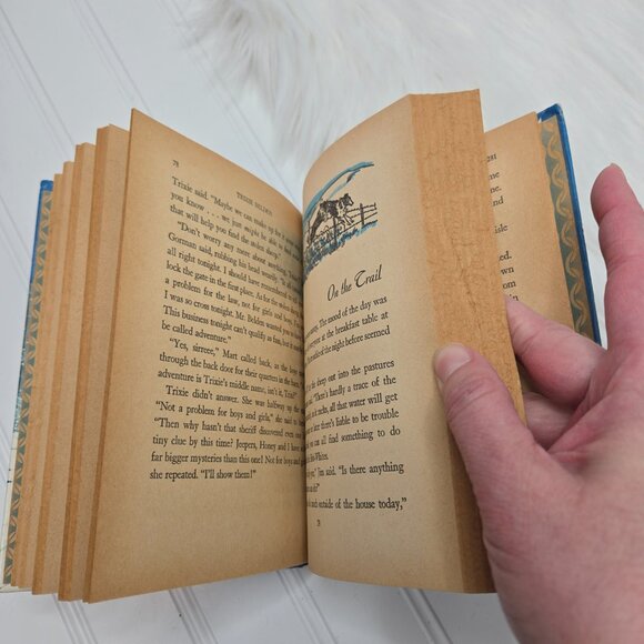 Trixie Belden and The Happy Valley Mystery by Kathryn Kenny, HB 1962 - Picture 7 of 12